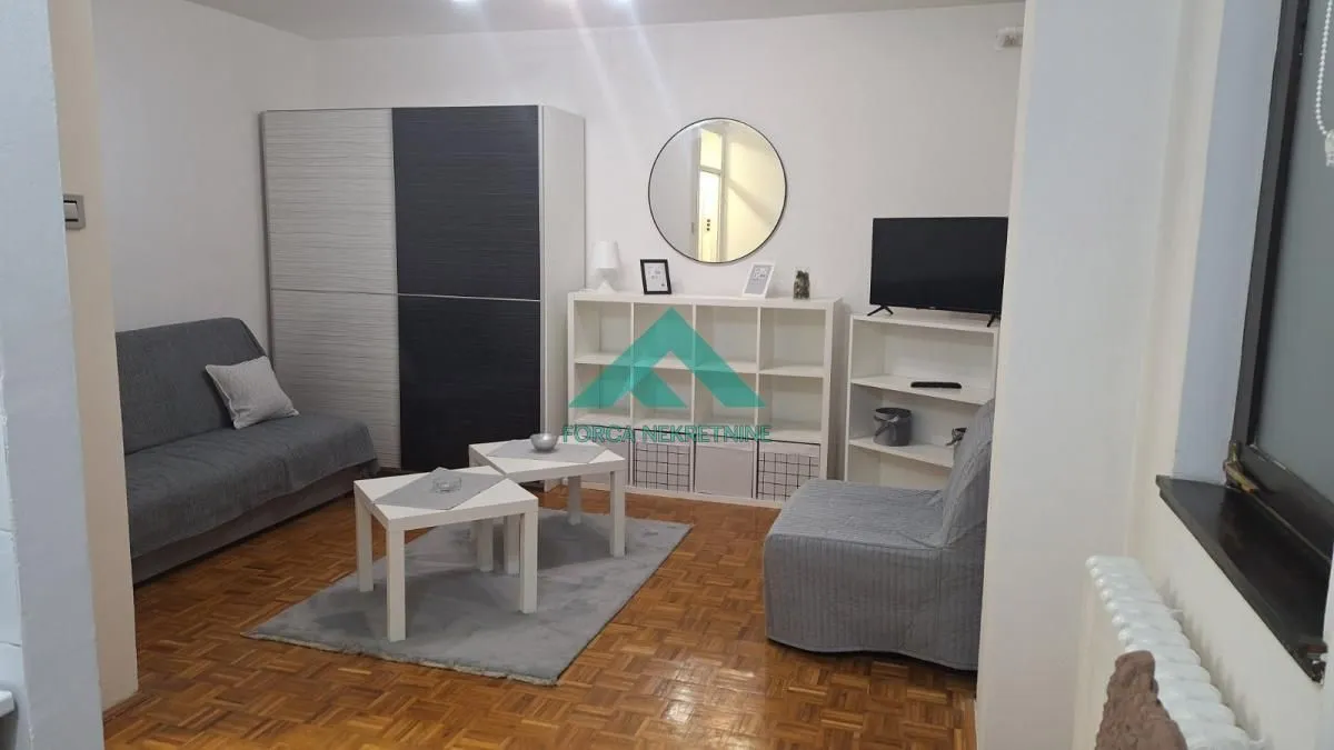 Izdavanje, garsonjera, 28m², Savski Venac, Beograd