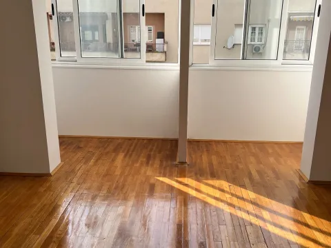 Izdavanje, poslovni prostor, 37m², Centar, Podgorica - image 4