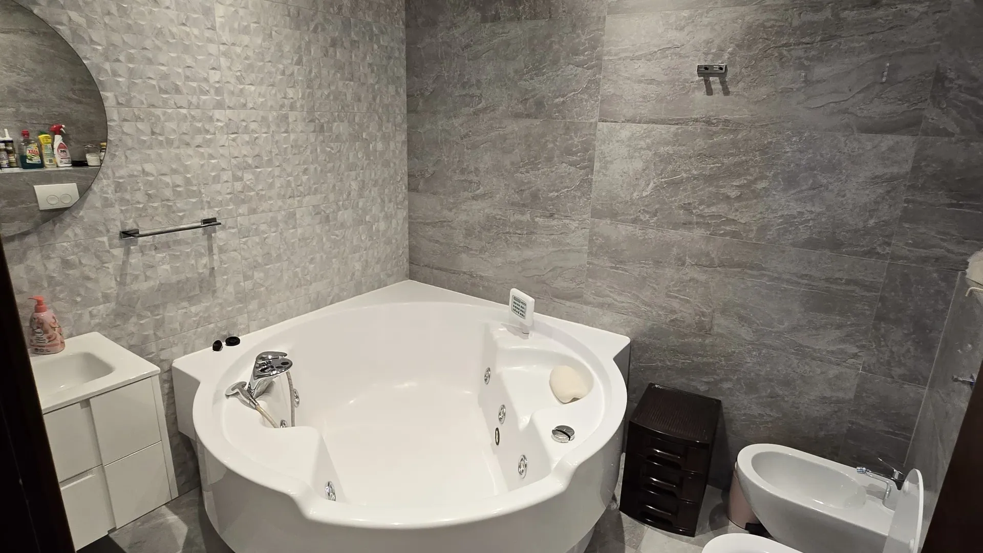 Rent, three bedroom apartment, 185m², Gorica C, Podgorica