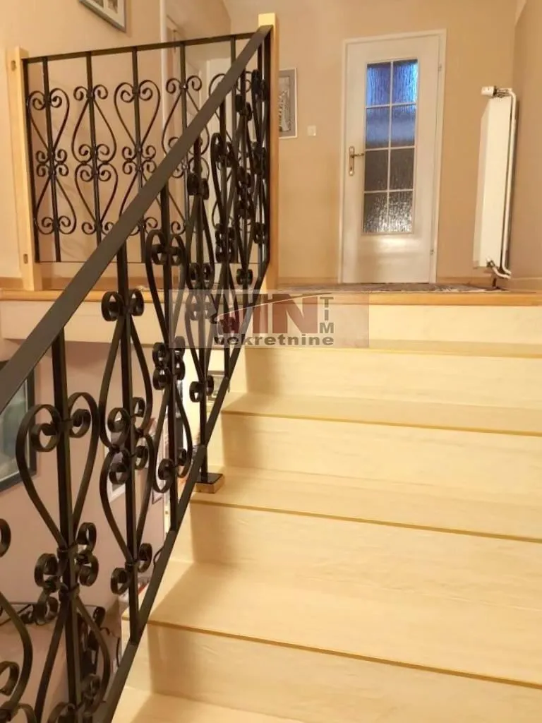 Sale, house, 500m², Jajinci, Voždovac Sve Podlokacije