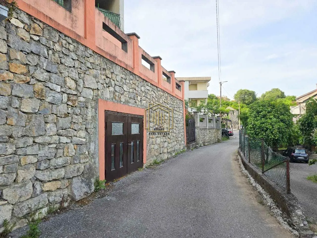 Sale, house, 240m², Momišići, Podgorica