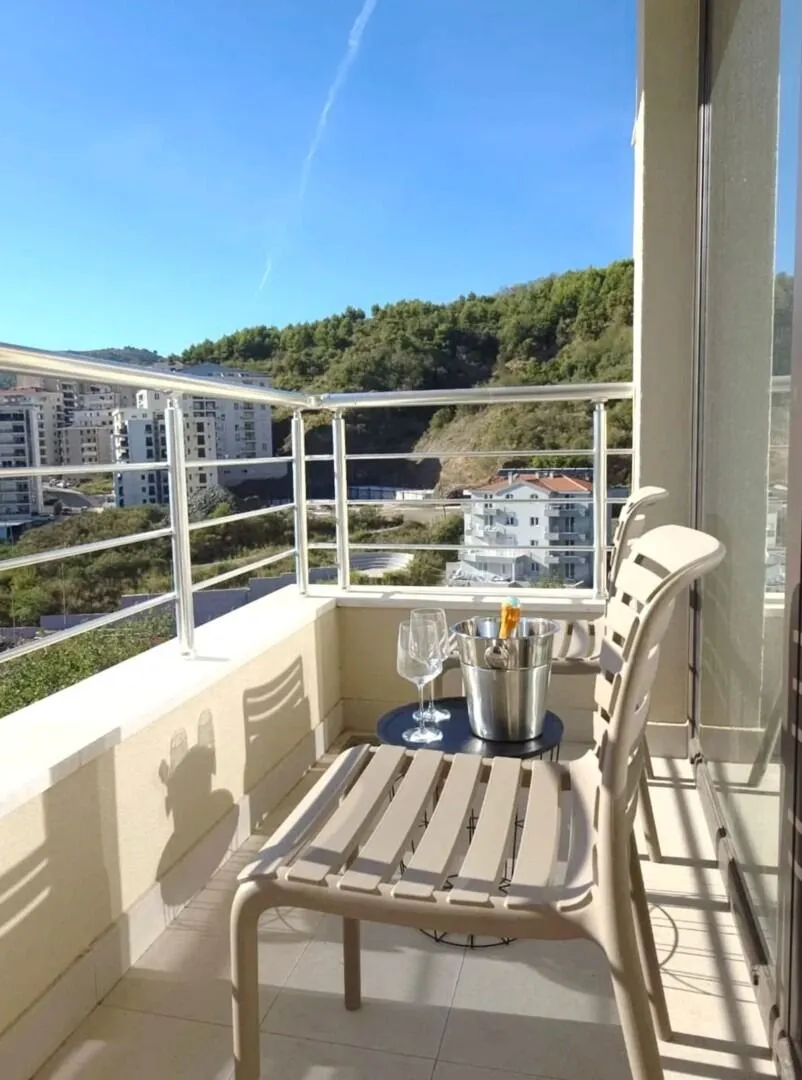 Rent, one bedroom apartment, 46m², Bečići, Budva