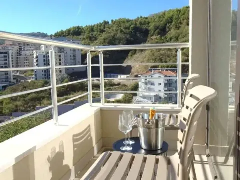 Rent, one bedroom apartment, 46m², Bečići, Budva - image 2