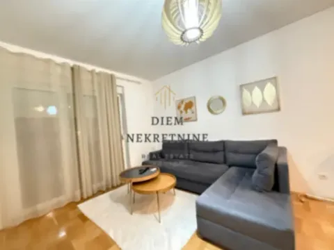 Izdavanje, dvosoban stan, 71m², Stari Aerodrom, Podgorica