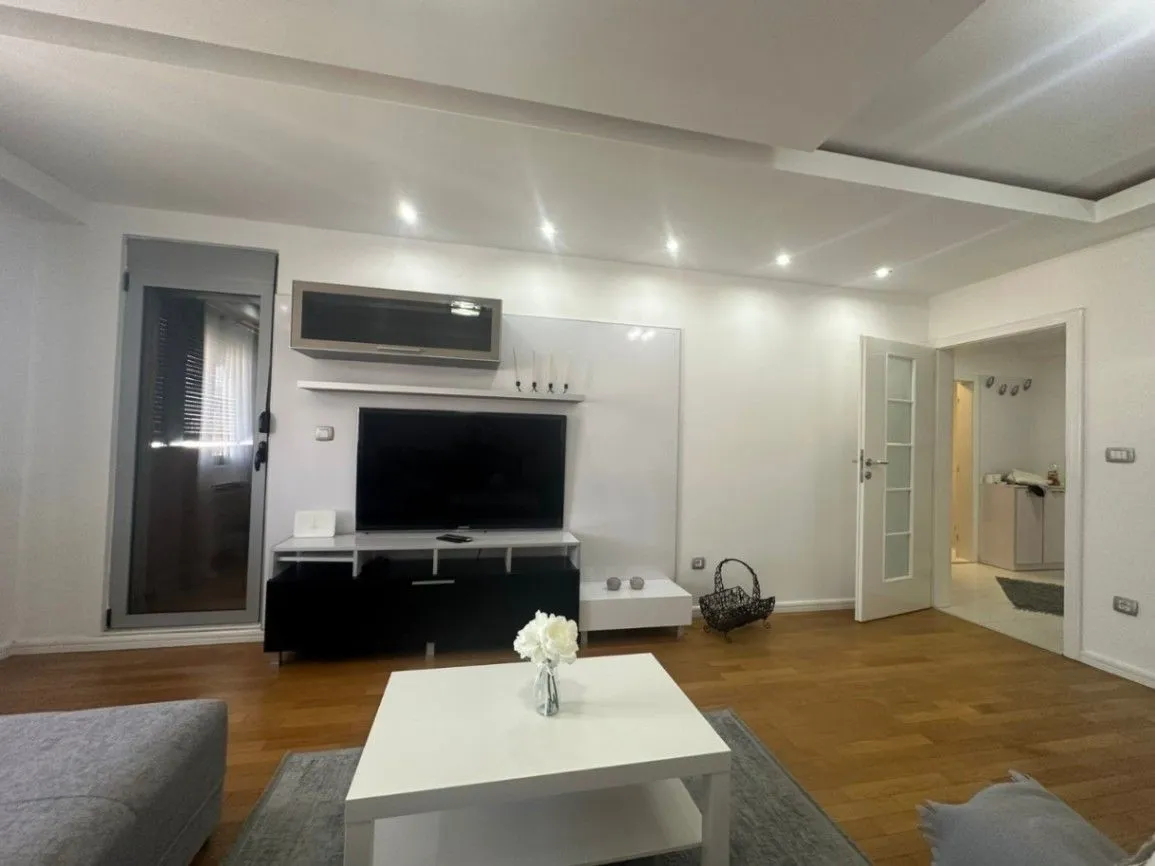 Izdavanje, jednosoban stan, 58m², Stari Aerodrom, Podgorica