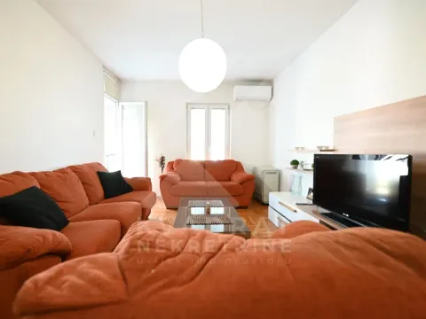 Izdavanje, jednosoban stan, 42m², 1 maj, Podgorica