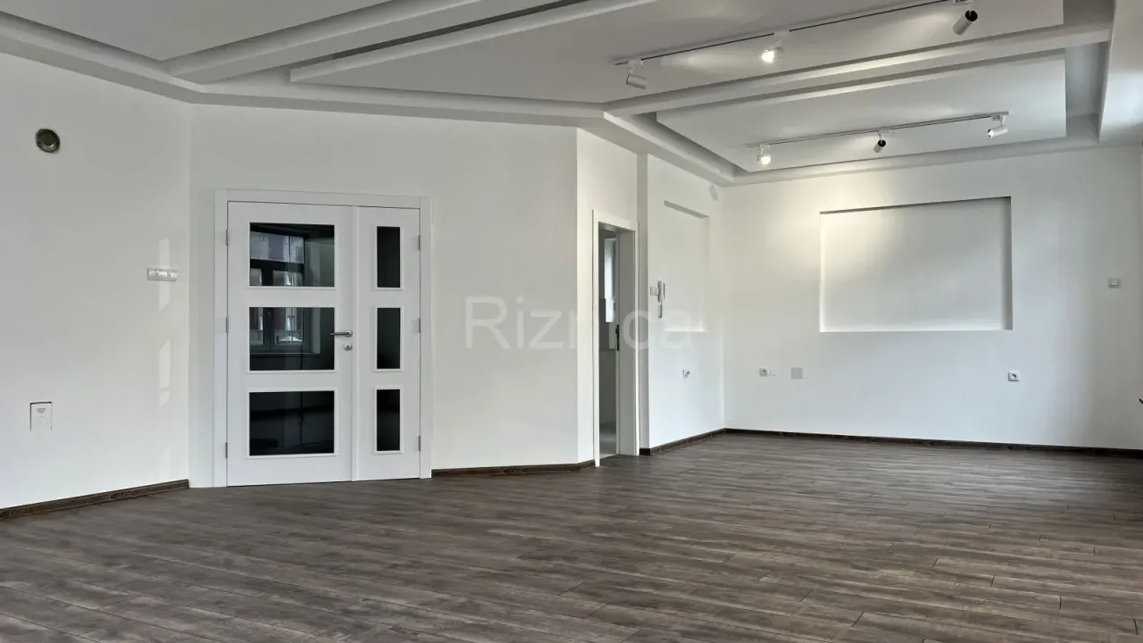 Prodaja, dvosoban stan, 106m², Pantelej, Niš