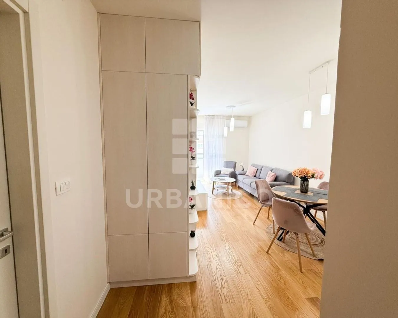 Izdavanje, jednosoban stan, 40m², Central Point, Podgorica