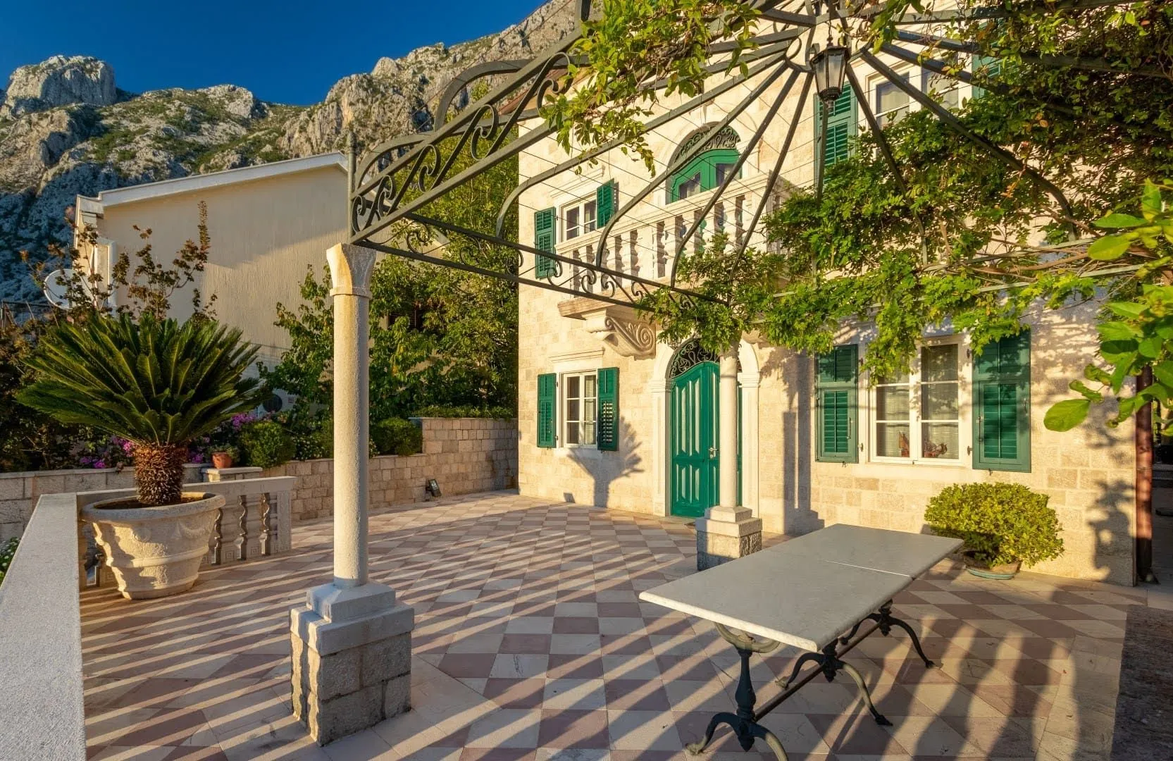 Sale, house, 436m², Ljuta, Kotor