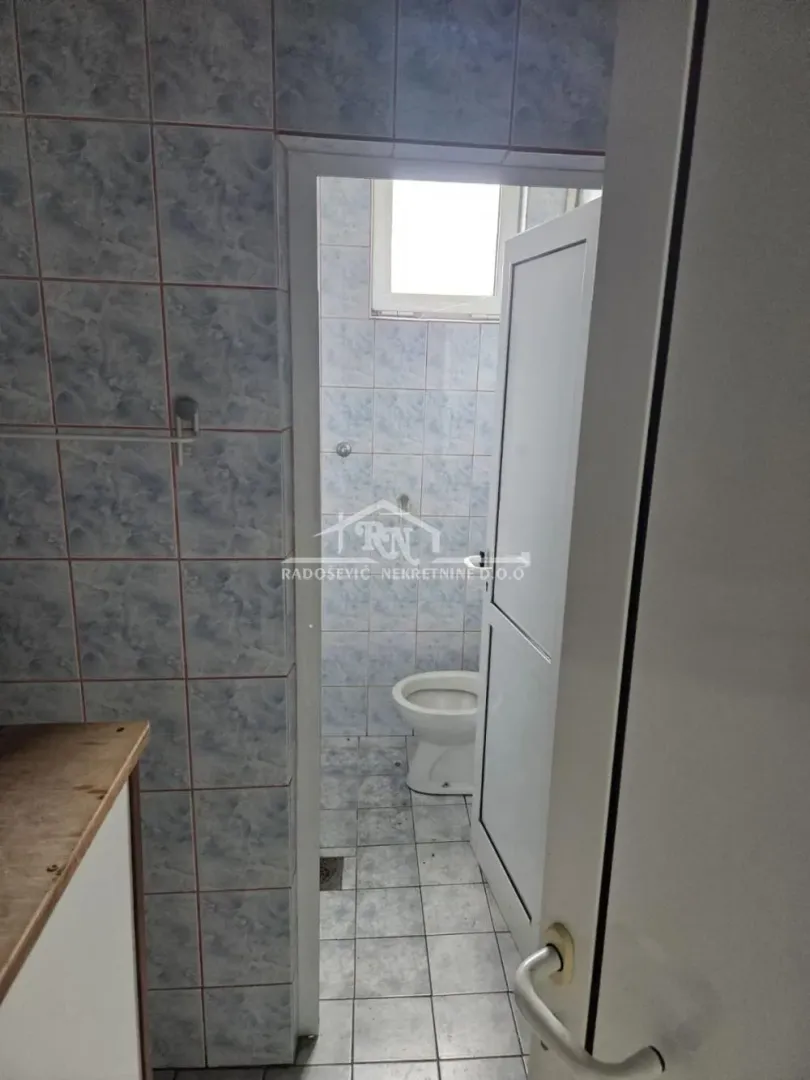 Izdavanje, poslovni prostor, 555m², Šimanovci, Pećinci