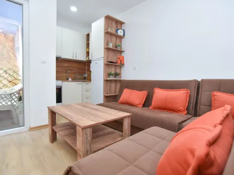Izdavanje, garsonjera, 30m², Budva, Crna Gora