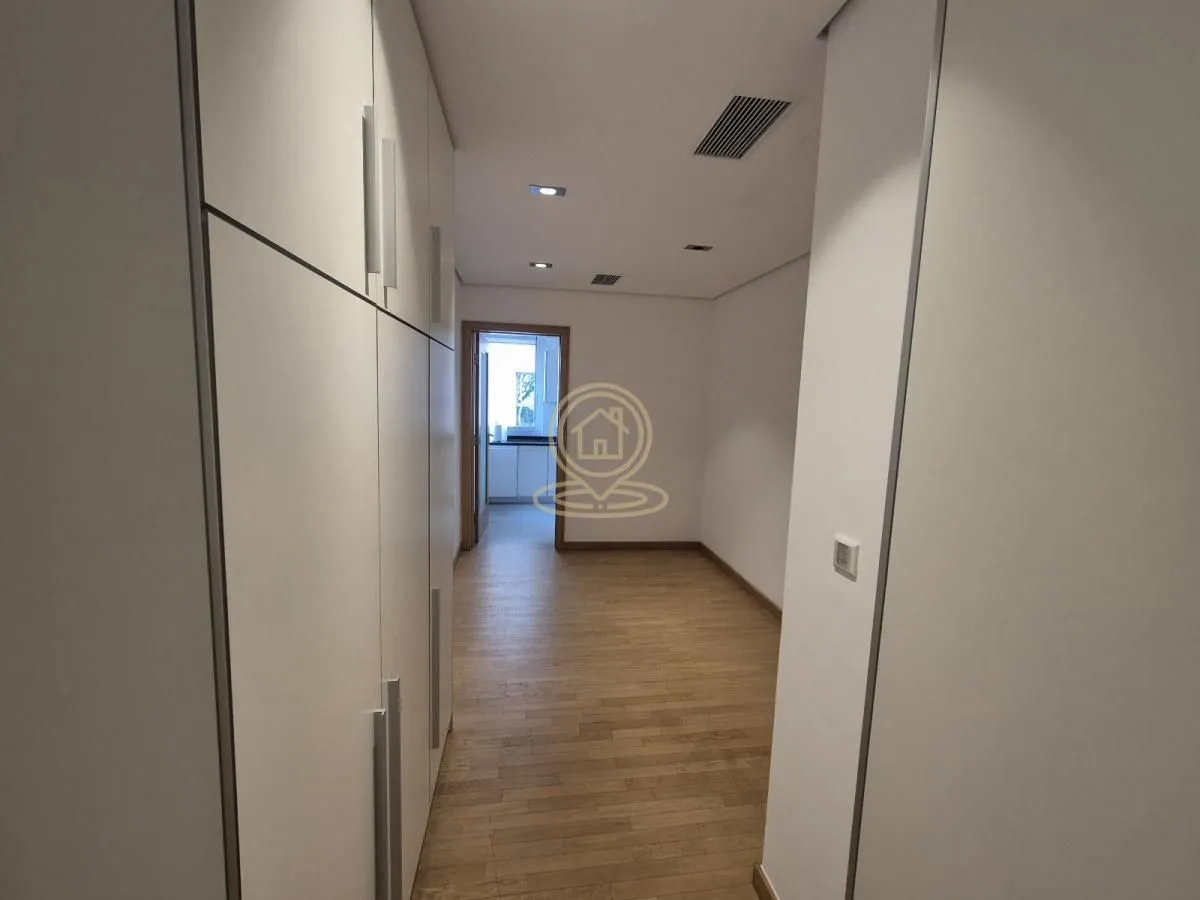 Izdavanje, poslovni prostor, 105m², Stari Grad, Beograd