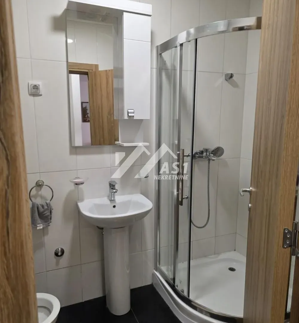Izdavanje, jednosoban stan, 40m², Salajka, Novi Sad Sve Podlokacije
