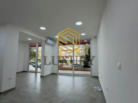 Izdavanje, poslovni prostor, 57m², 1 maj, Podgorica - image 5