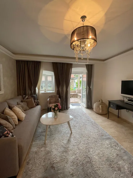 Izdavanje, jednosoban stan, 65m², Petrovac, Budva