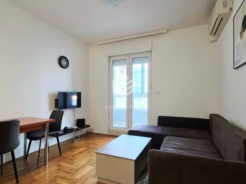 Prodaja, jednosoban stan, 40m², Stari Aerodrom, Podgorica - image 2