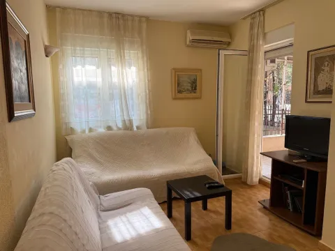 Rent, two bedroom apartment, 60m², Budva, Crna Gora - image 1