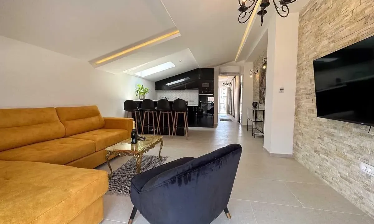 Izdavanje, jednosoban stan, 50m², Centar, Tivat