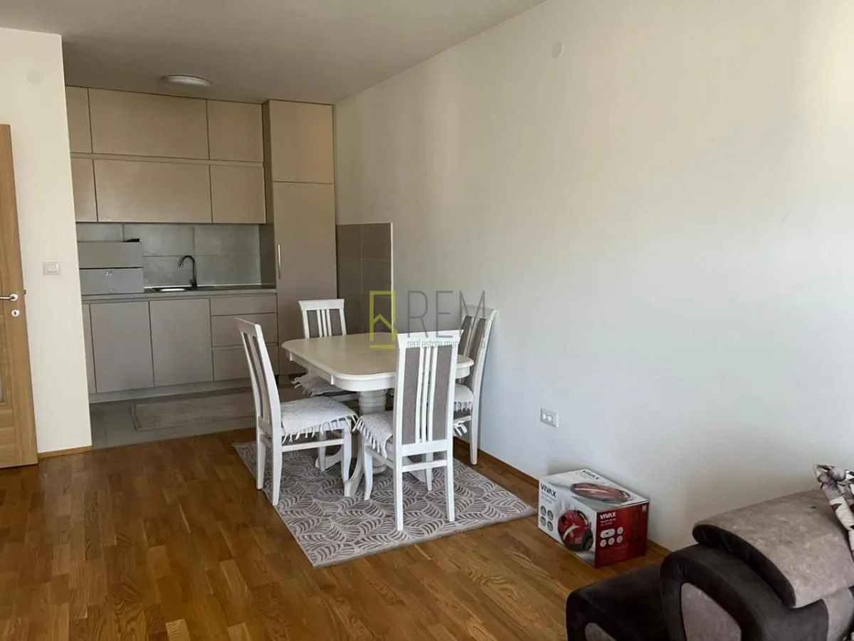 Izdavanje, jednosoban stan, 52m², Podgorica, Crna Gora