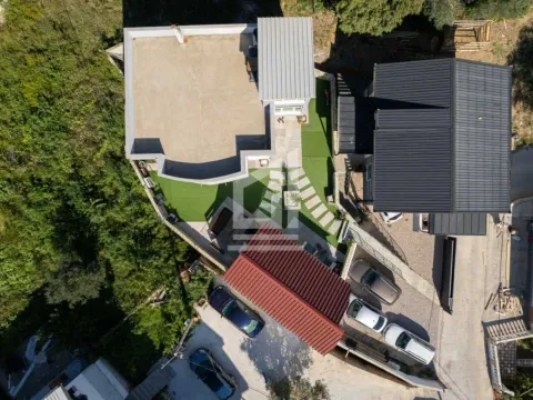 Sale, house, 220m², Bar, Crna Gora - image 1