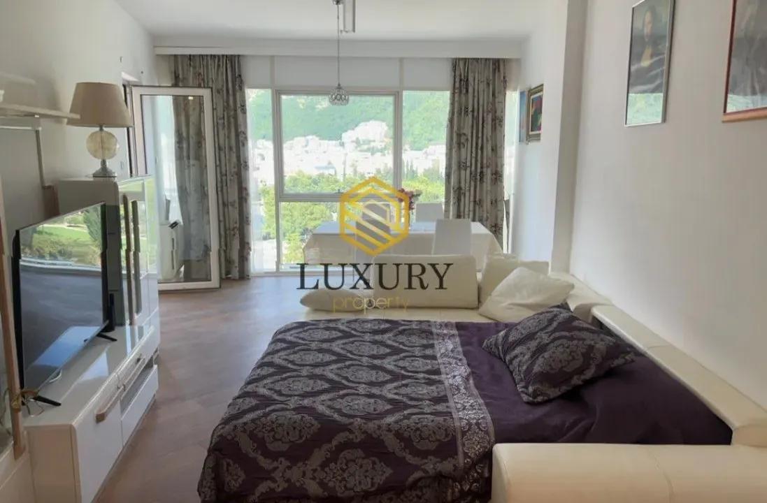 Rent, apartment, 70m², Tree cane, Budva