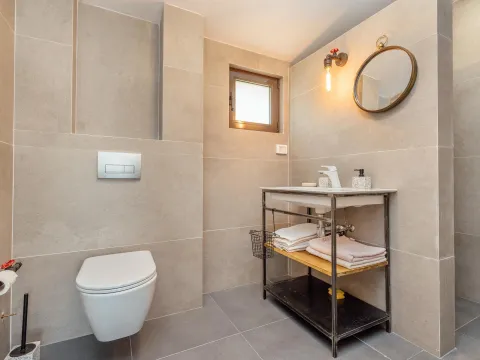 Rent, house, 300m², Kostanjica, Kotor - image 23