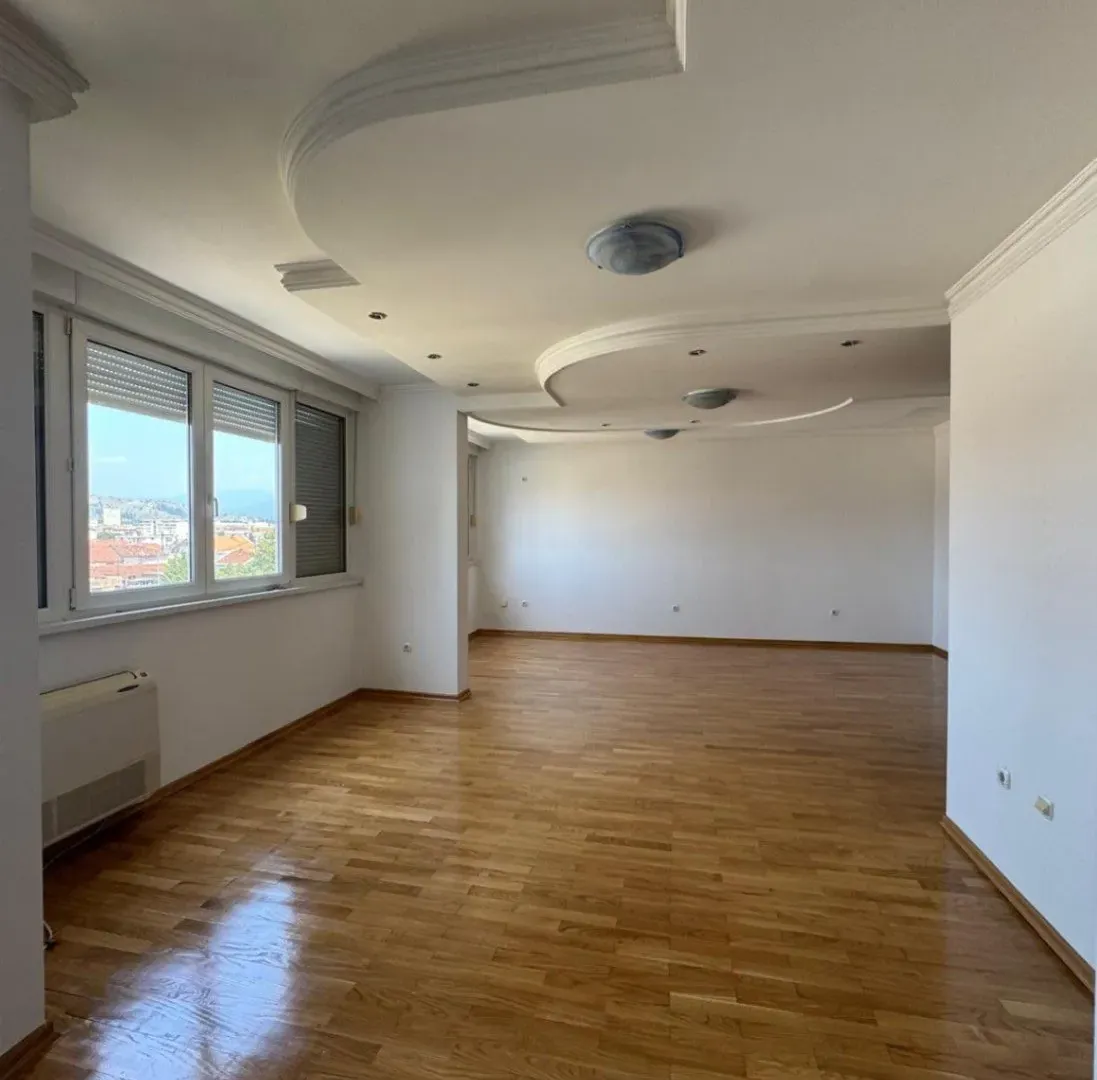 Rent, office space, 84m², Autobuska stanica, Podgorica