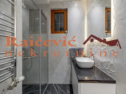 Prodaja, četvorosoban stan, 115m², Vračar, Šid - image 10