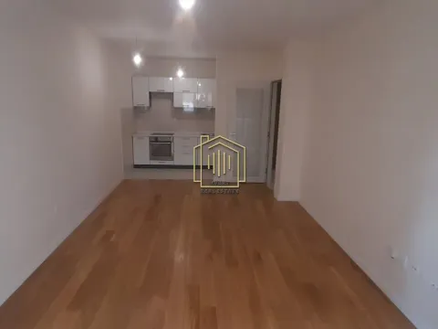 Izdavanje, jednosoban stan, 49m², Central Point, Podgorica