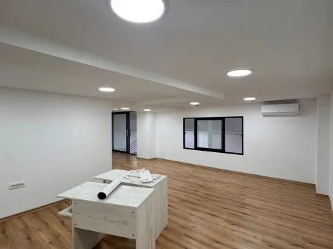 Rent, four bedroom apartment, 200m², Bečići, Budva - image 5
