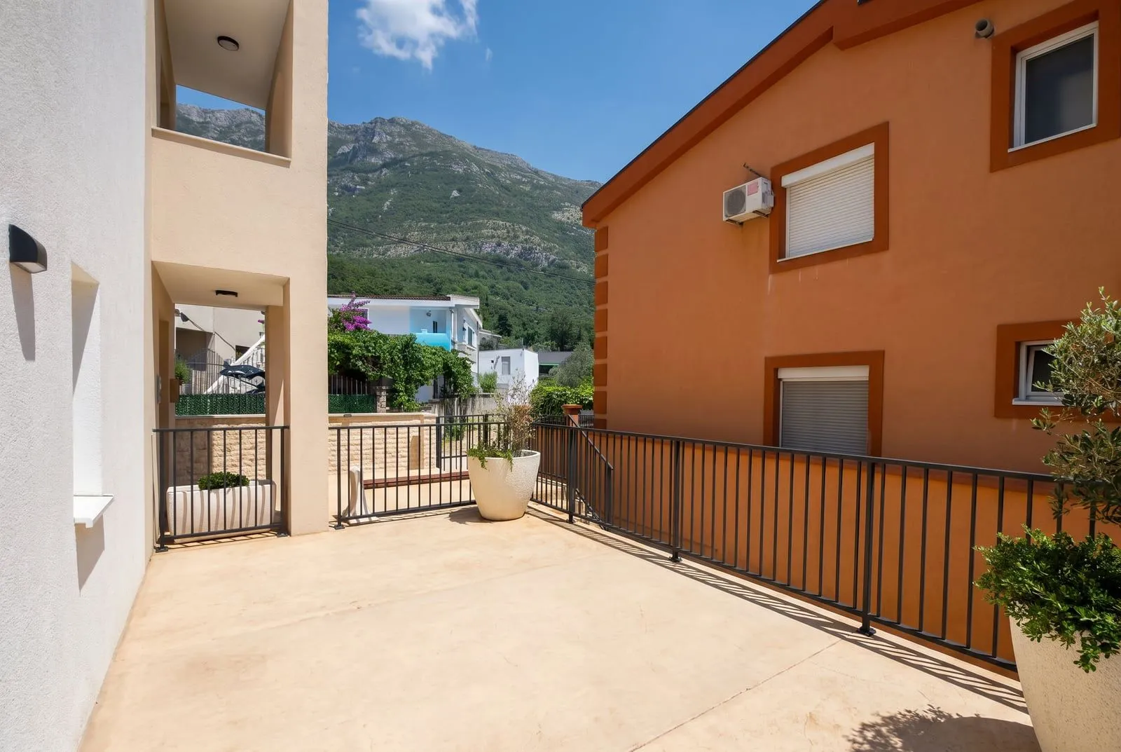 Prodaja, dvosoban stan, 63m², Sutomore, Bar