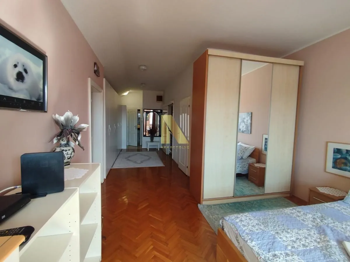 Prodaja, četvorosoban stan, 120m², Centar, Novi Sad