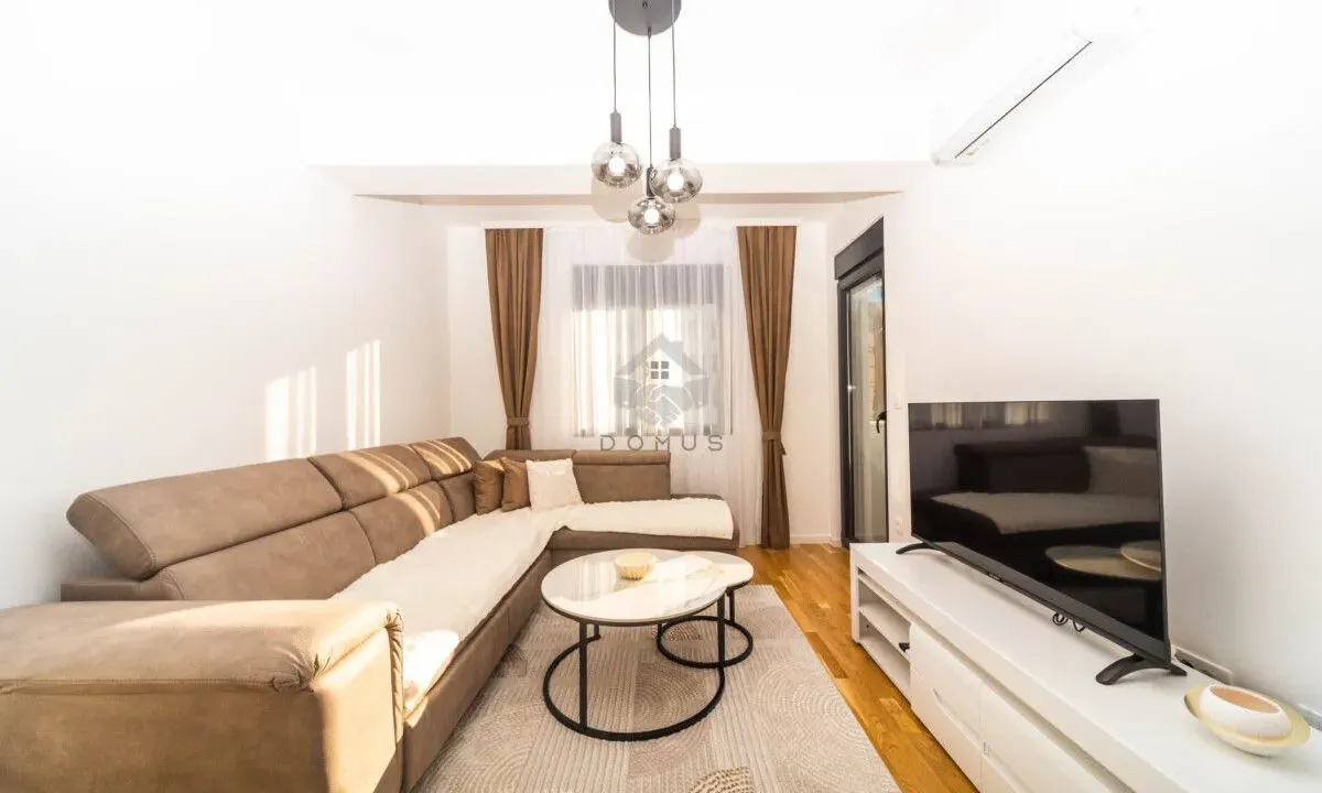 Izdavanje, jednosoban stan, 42m², Stari Aerodrom, Podgorica
