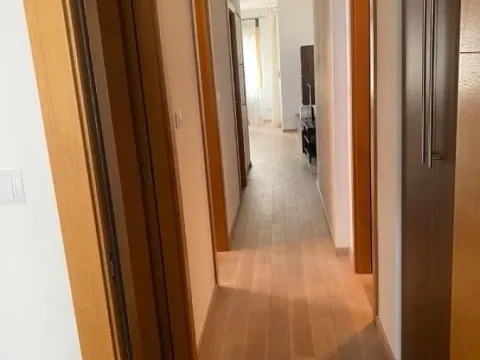 Izdavanje, trosoban stan, 66m², Vračar Sve Podlokacije, Beograd - image 10