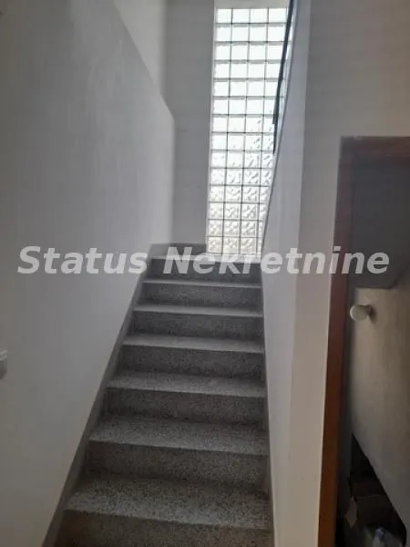 Prodaja, kuća, 250m², Futog, Novi Sad Sve Podlokacije