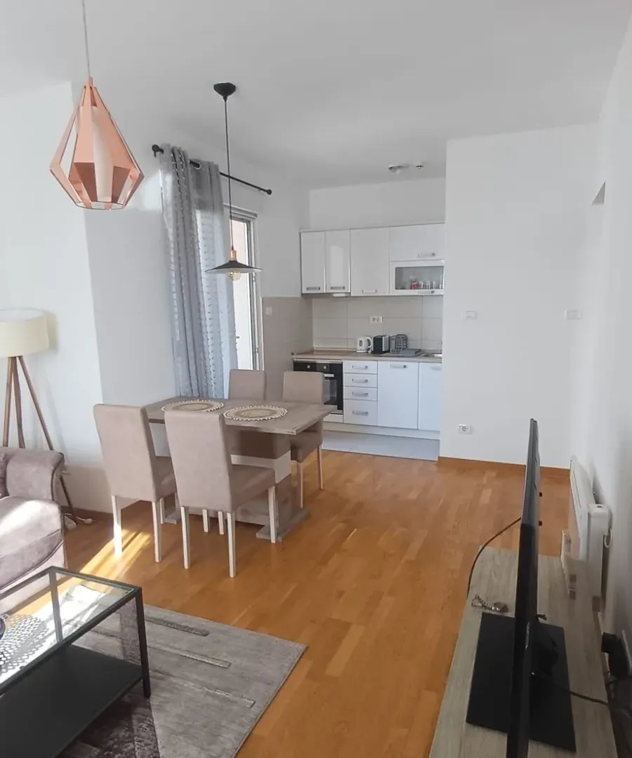 Izdavanje, jednosoban stan, 42m², City Kvart, Podgorica