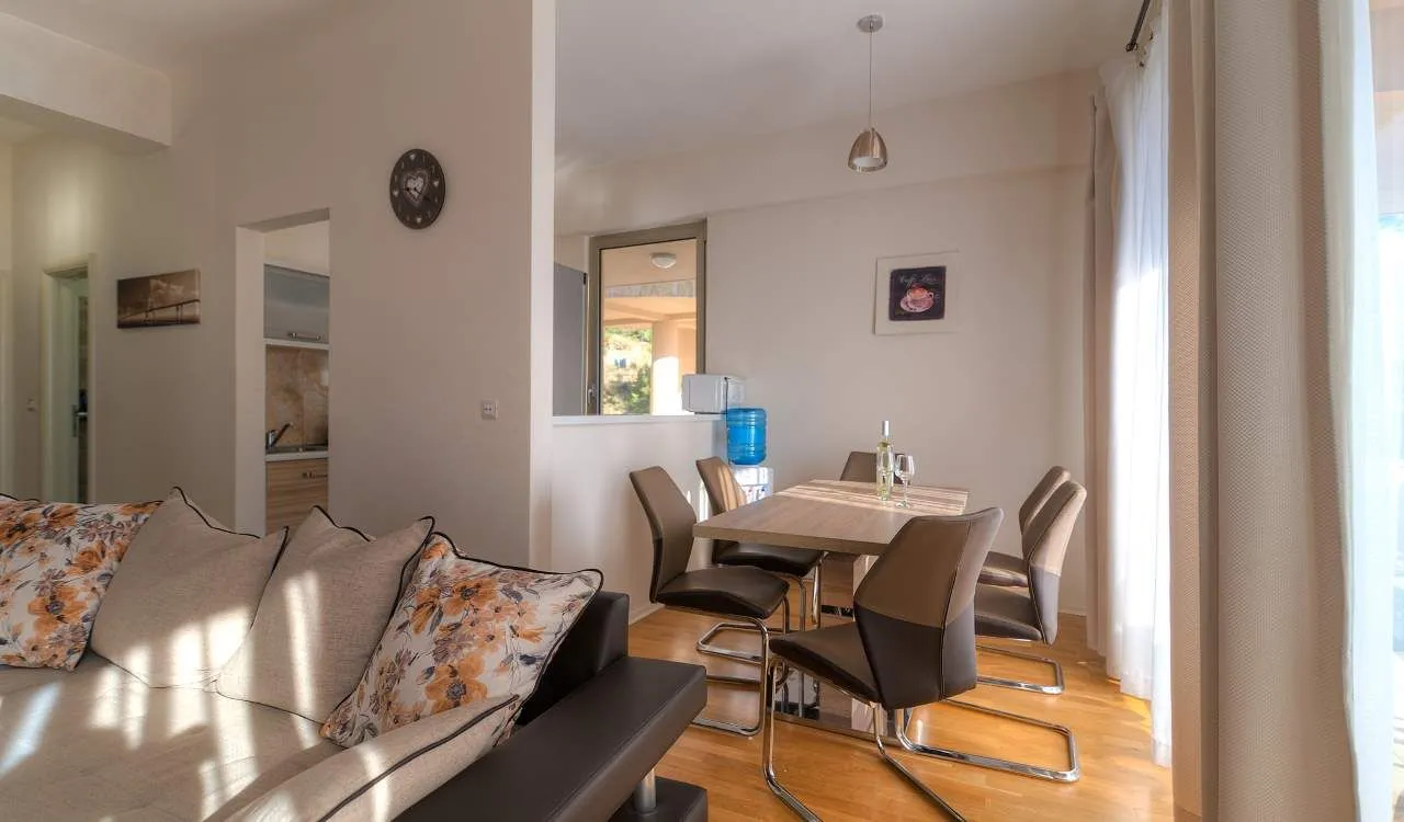 Prodaja, trosoban stan, 189m², Zavala, Budva