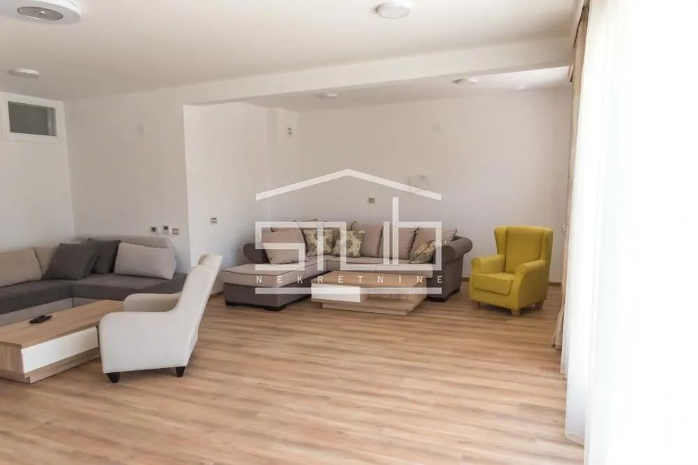 Izdavanje, kuća, 1400m², Savski Venac, Beograd