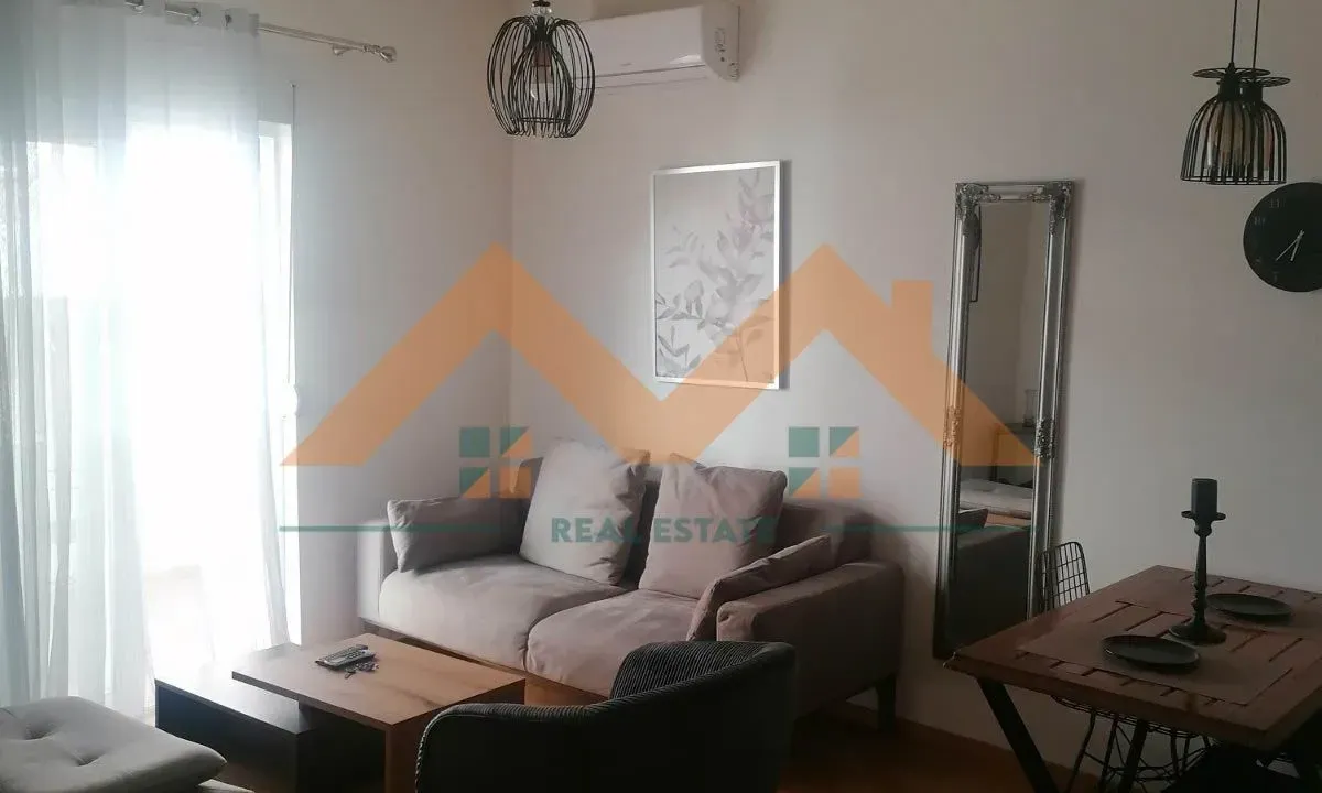 Izdavanje, dvosoban stan, 60m², Centar, Podgorica