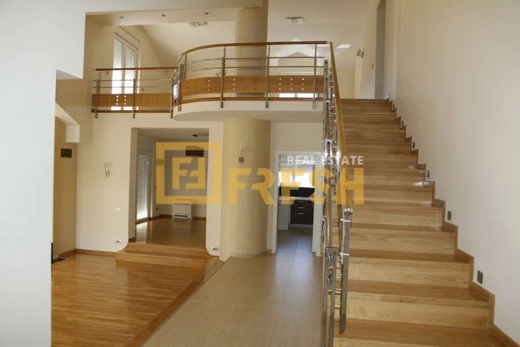 Prodaja, kuća, 304m², Kokoti, Podgorica