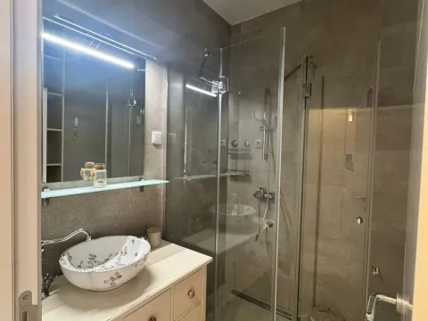 Izdavanje, jednosoban stan, 47m², Pod Goricom, Podgorica - image 9