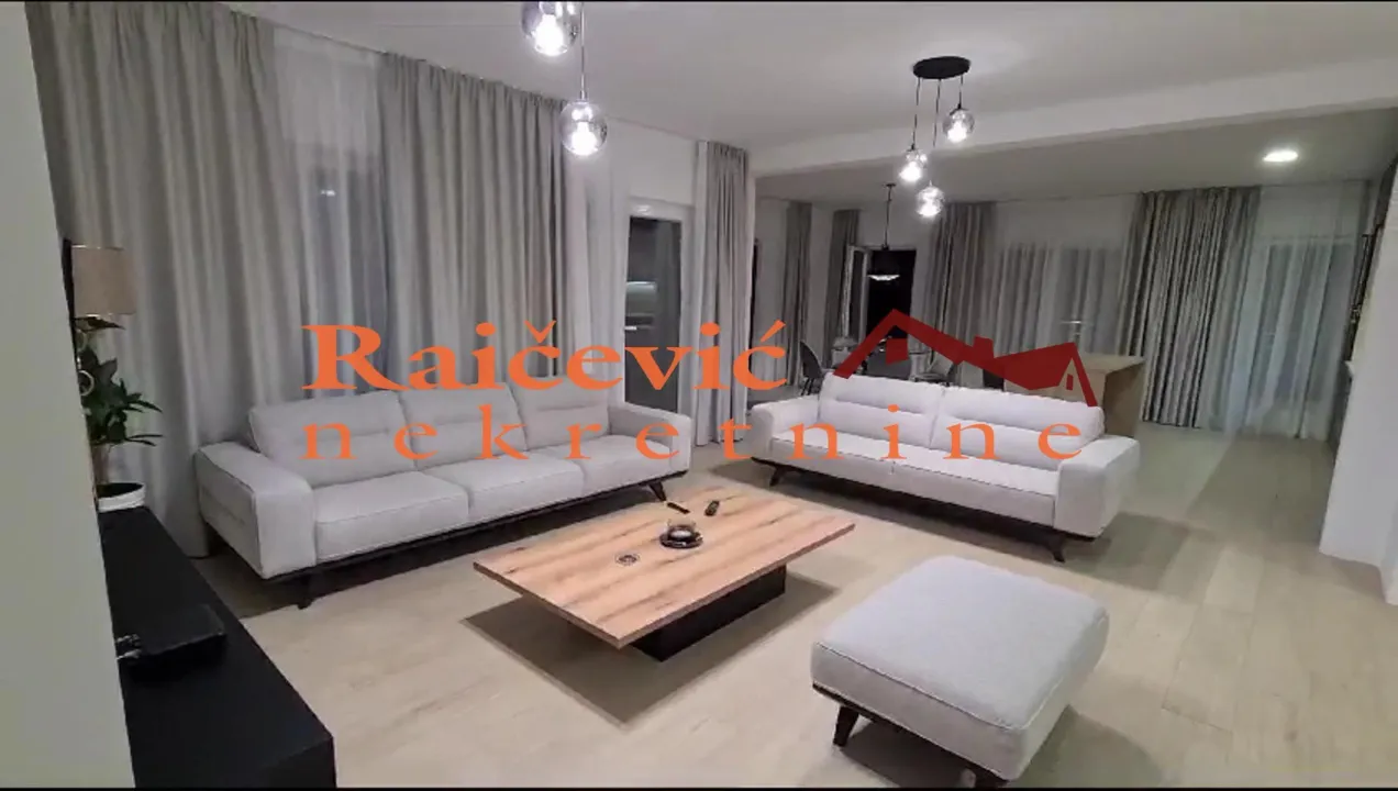 Prodaja, četvorosoban stan, 180m², Savski Venac, Beograd