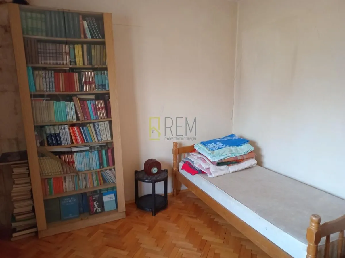Prodaja, kuća, 232m², Tološi, Podgorica