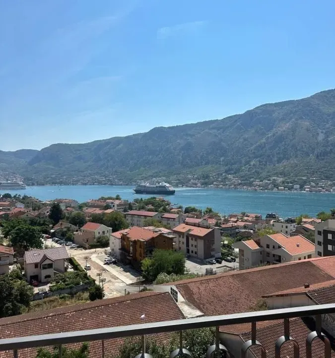 Prodaja, dvosoban stan, 72m², Dobrota, Kotor