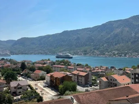 Prodaja, dvosoban stan, 72m², Dobrota, Kotor