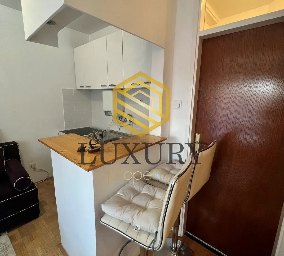 Izdavanje, jednosoban stan, 38m², Stari Aerodrom, Podgorica