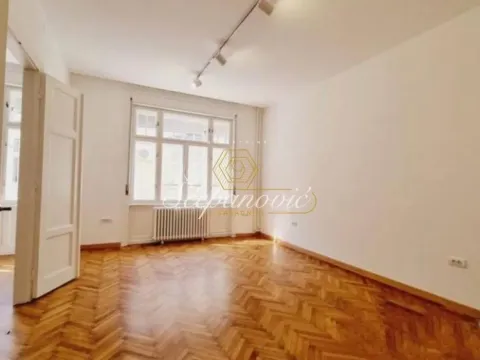 Izdavanje, četvorosoban stan, 115m², Centar, Novi Sad - image 9