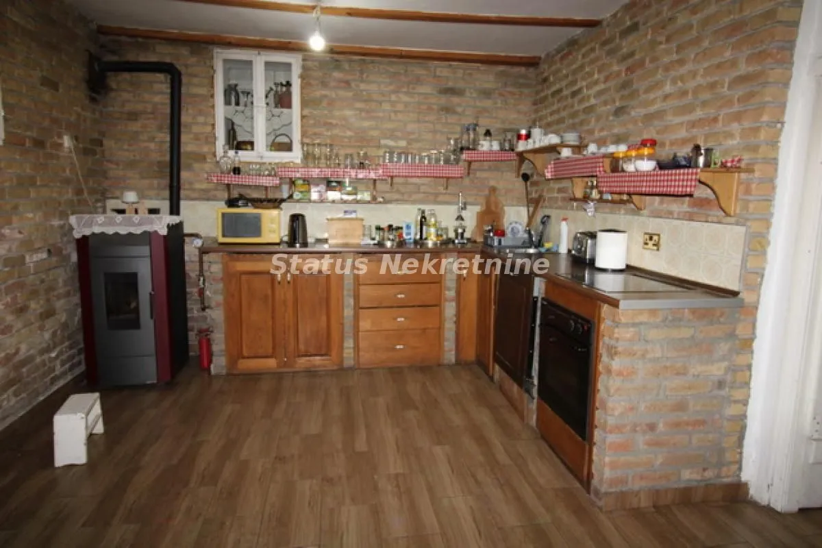 Izdavanje, poslovni prostor, 115m², Irig, Srbija