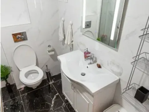 Sale, one bedroom apartment, 37m², Bečići, Budva - image 9