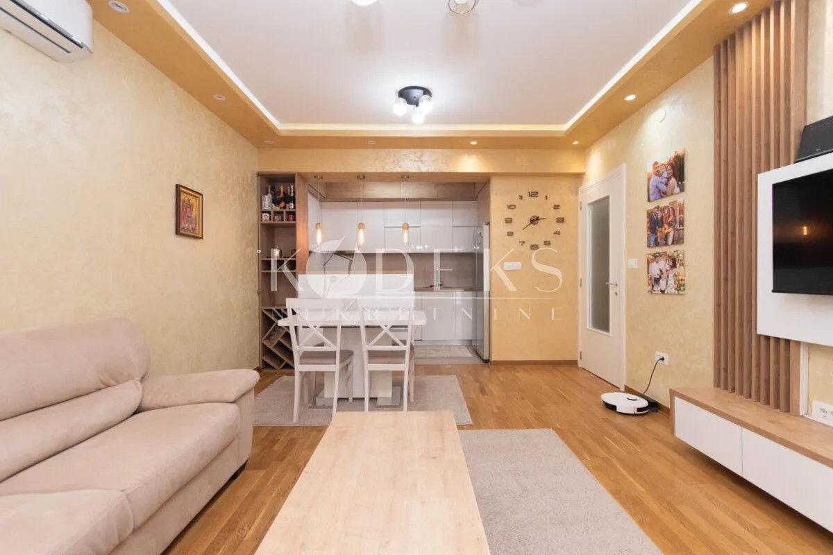 Izdavanje, dvosoban stan, 64m², City Kej, Podgorica